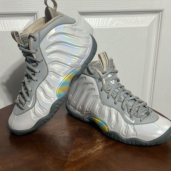 🔥 NIKE LITTLE POSITE ONE GS 'RAINBOW PIXEL' Big Kids 4Y - EXCELLENT Condition - Picture 1 of 13